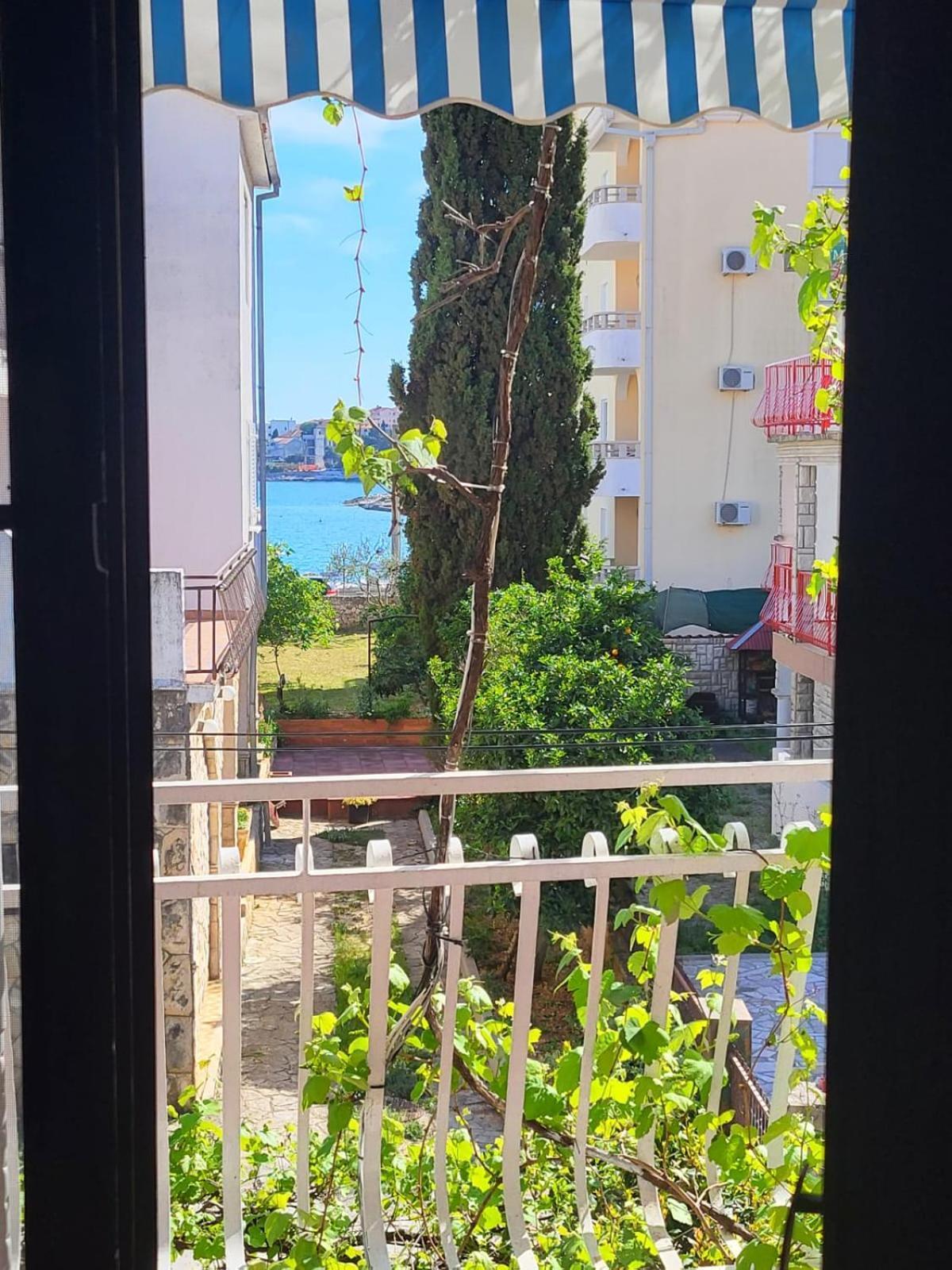 Apartment Bunjo'S Beach House Trogir Dış mekan fotoğraf